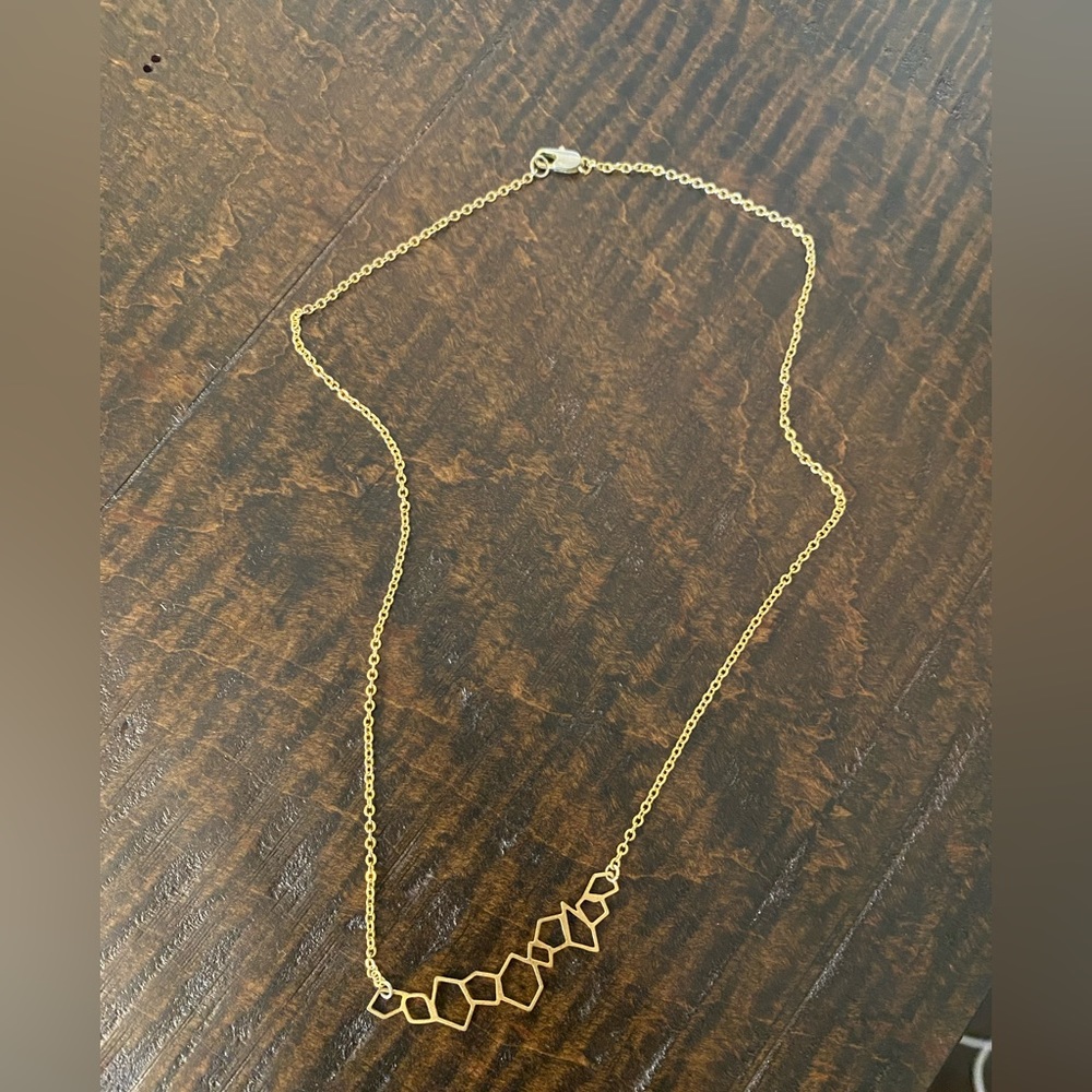 Gold necklace with geometric pattern